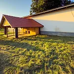 Vakantiehuis In Mit Pool