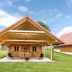 Vakantiehuis In Mit Pool