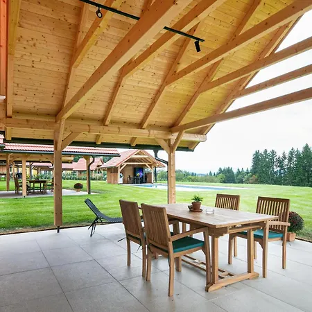 In Mit Pool 슈타인츠