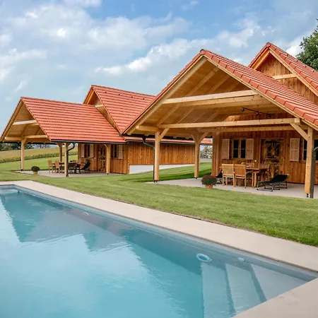 In Mit Pool 펜션 슈타인츠