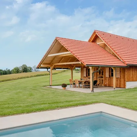 In Mit Pool Holiday home