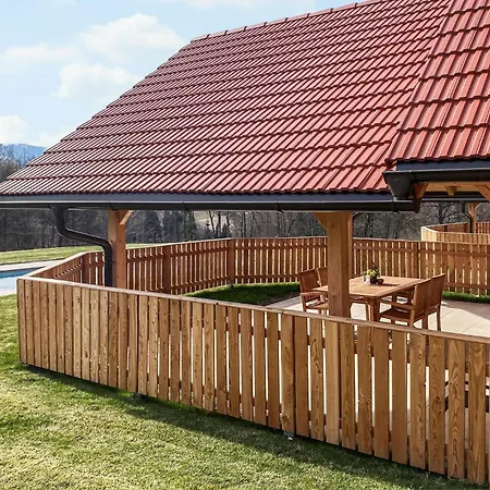 بيت للعطل In Mit Pool