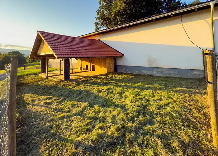 بيت للعطل In Mit Pool