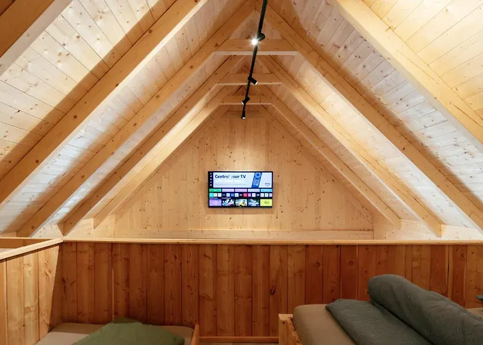 In Mit Pool بيت للعطل *