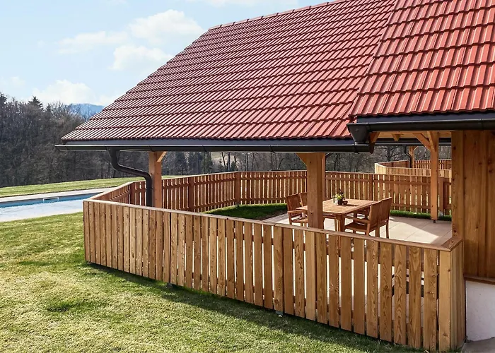 بيت للعطل In Mit Pool